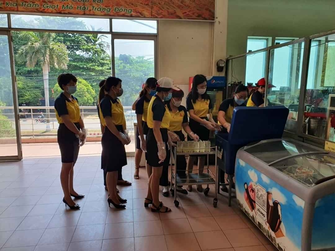Phong trào thi đua toàn diện gắn với an toàn lao động, danh dự của từng xí nghiệp