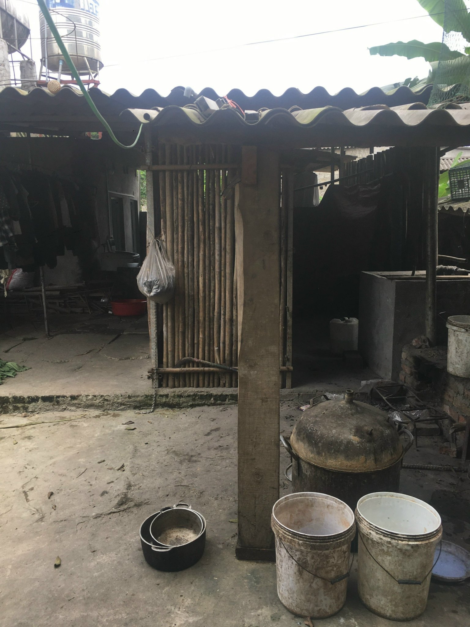 "Chúng tôi mong nhận tiền lương để trả bớt nợ nần" "Chúng tôi mong nhận tiền lương để trả bớt nợ nần"