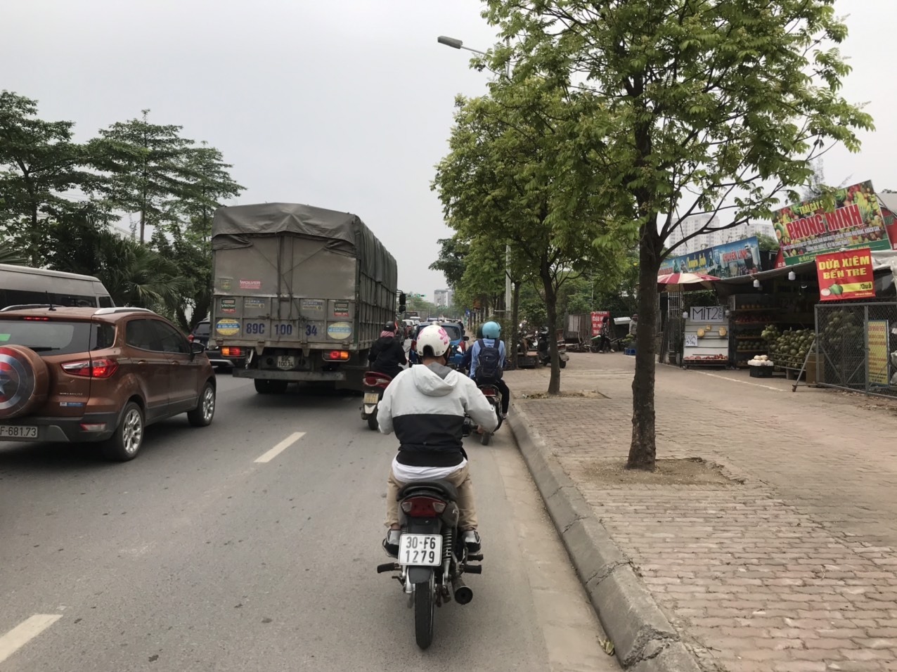 cong nhan ve que dip nghi le 304 nguoi vui suong ke ngam ngui
