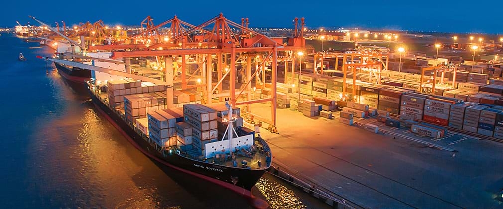 Trang phục mang lịch sử 100 năm và "khí chất" công nhân cảng