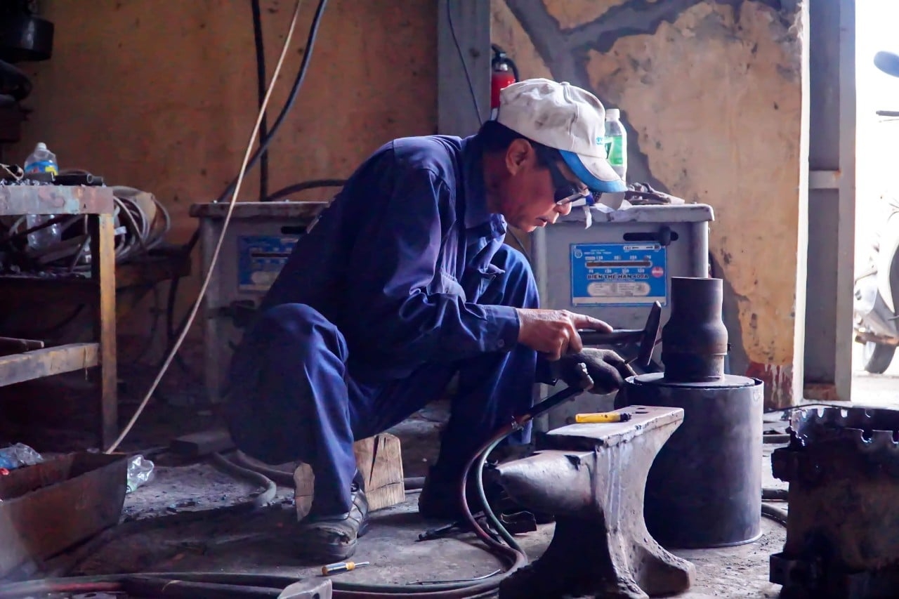 Trang phục mang lịch sử 100 năm và "khí chất" công nhân cảng
