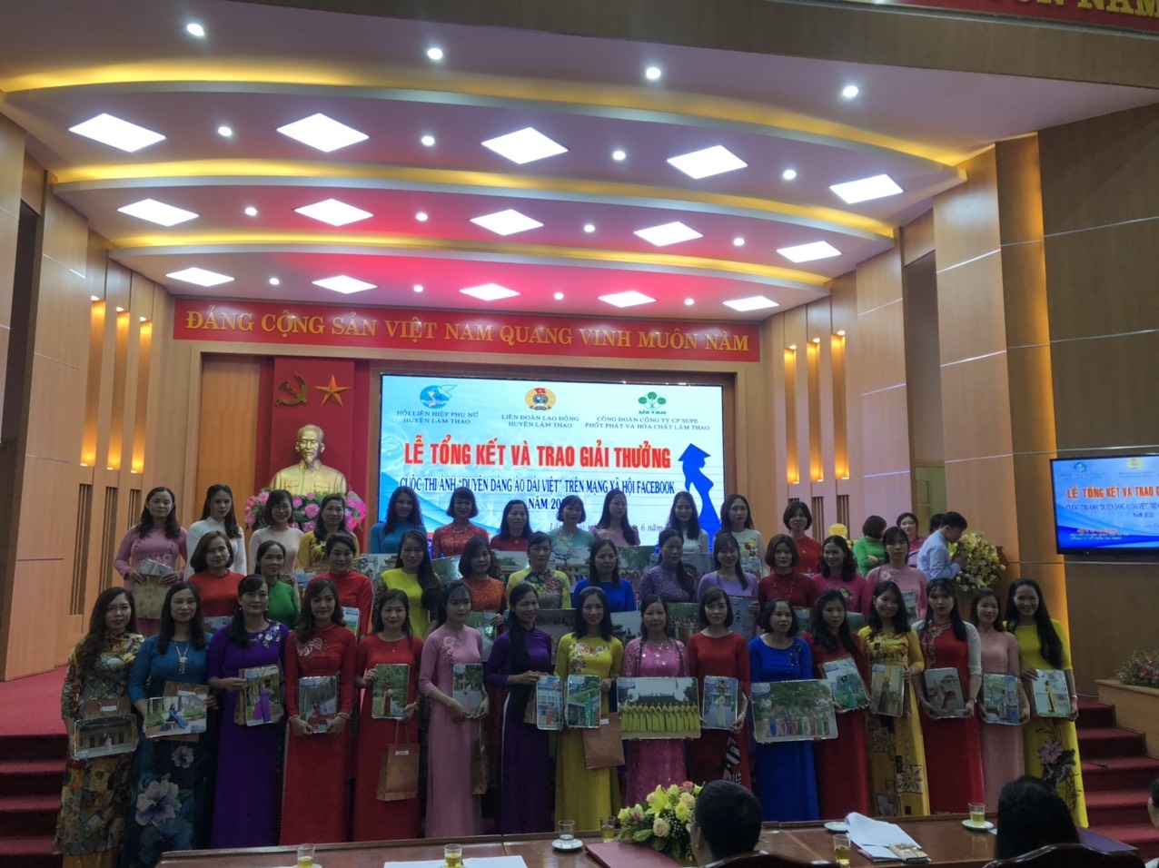 Làm cho lao động nữ đẹp và duyên dáng hơn với áo dài lam cho lao dong nu dep va duyen dang hon voi ao dai