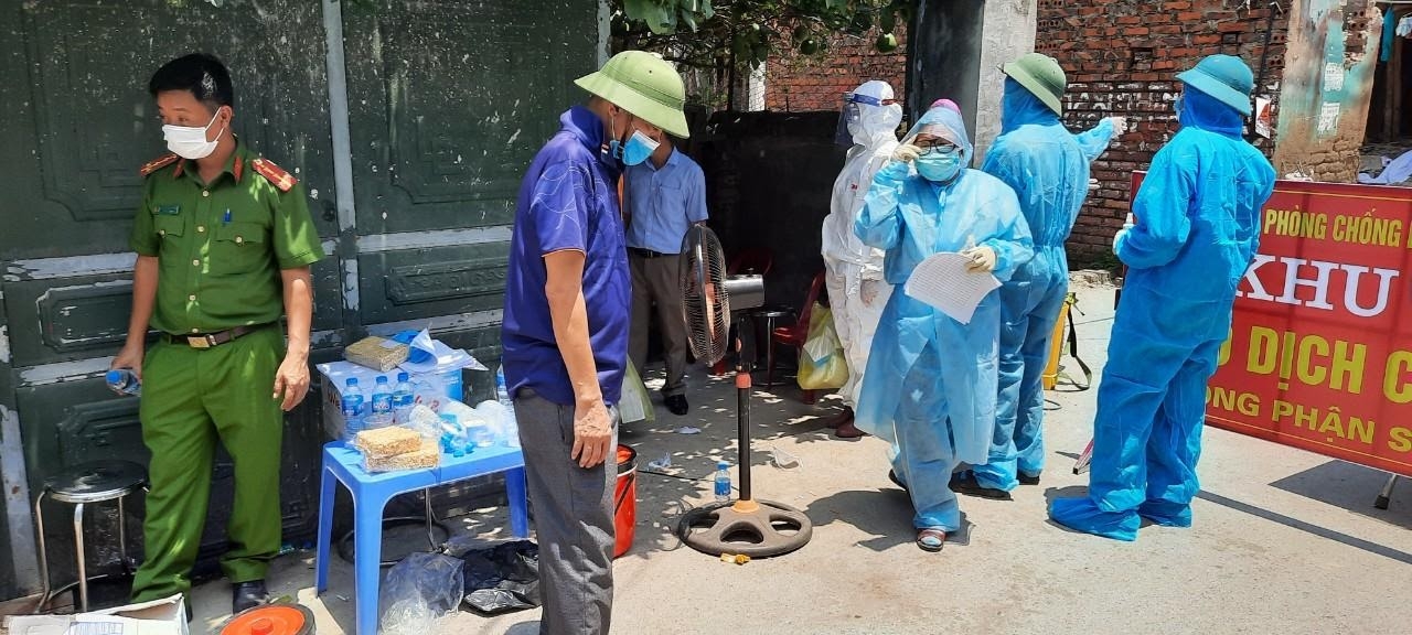 Di chuyển 7.000 công nhân thôn Núi Hiểu nhằm giảm áp lực phòng, chống dịch Di chuyển 7.000 công nhân thôn Núi Hiểu nhằm giảm áp lực phòng, chống dịch