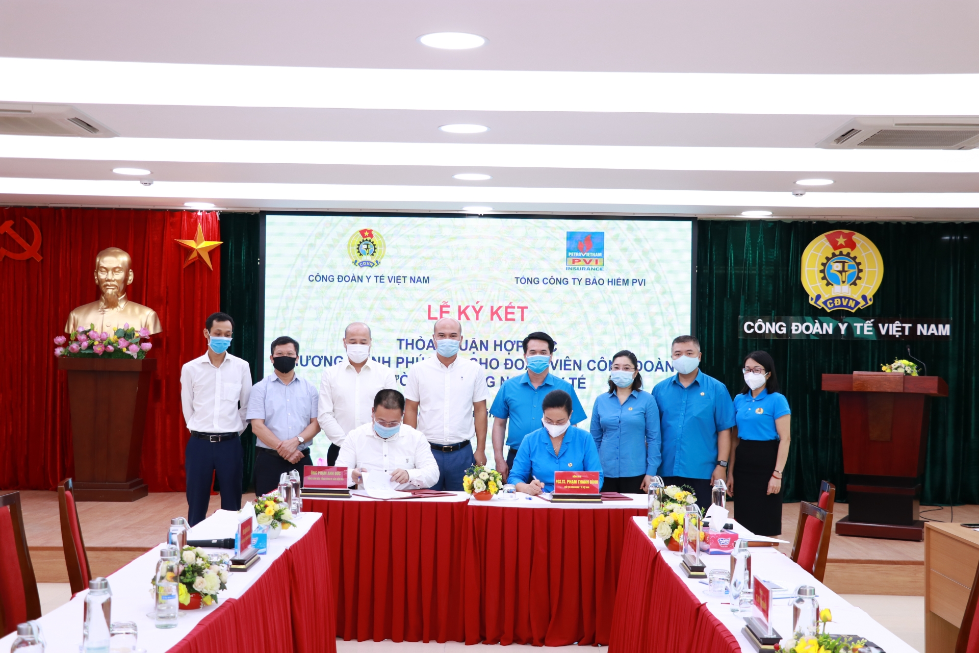 Cán bộ y tế mắc Covid-19 được hỗ trợ 150.000 đồng/ngày khi điều trị Cán bộ y tế mắc Covid-19 được hỗ trợ 150.000 đồng/ngày khi điều trị