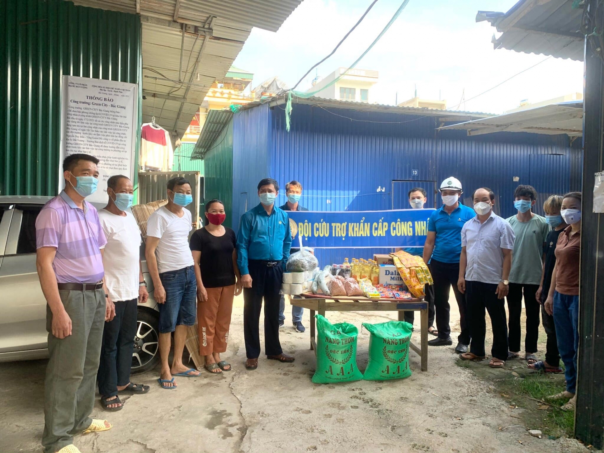 “Cháy máy”, “bỏng da” để cứu trợ công nhân khỏi thiếu đói vì dịch bệnh “Cháy máy”, “bỏng da” để cứu trợ công nhân khỏi thiếu đói vì dịch bệnh