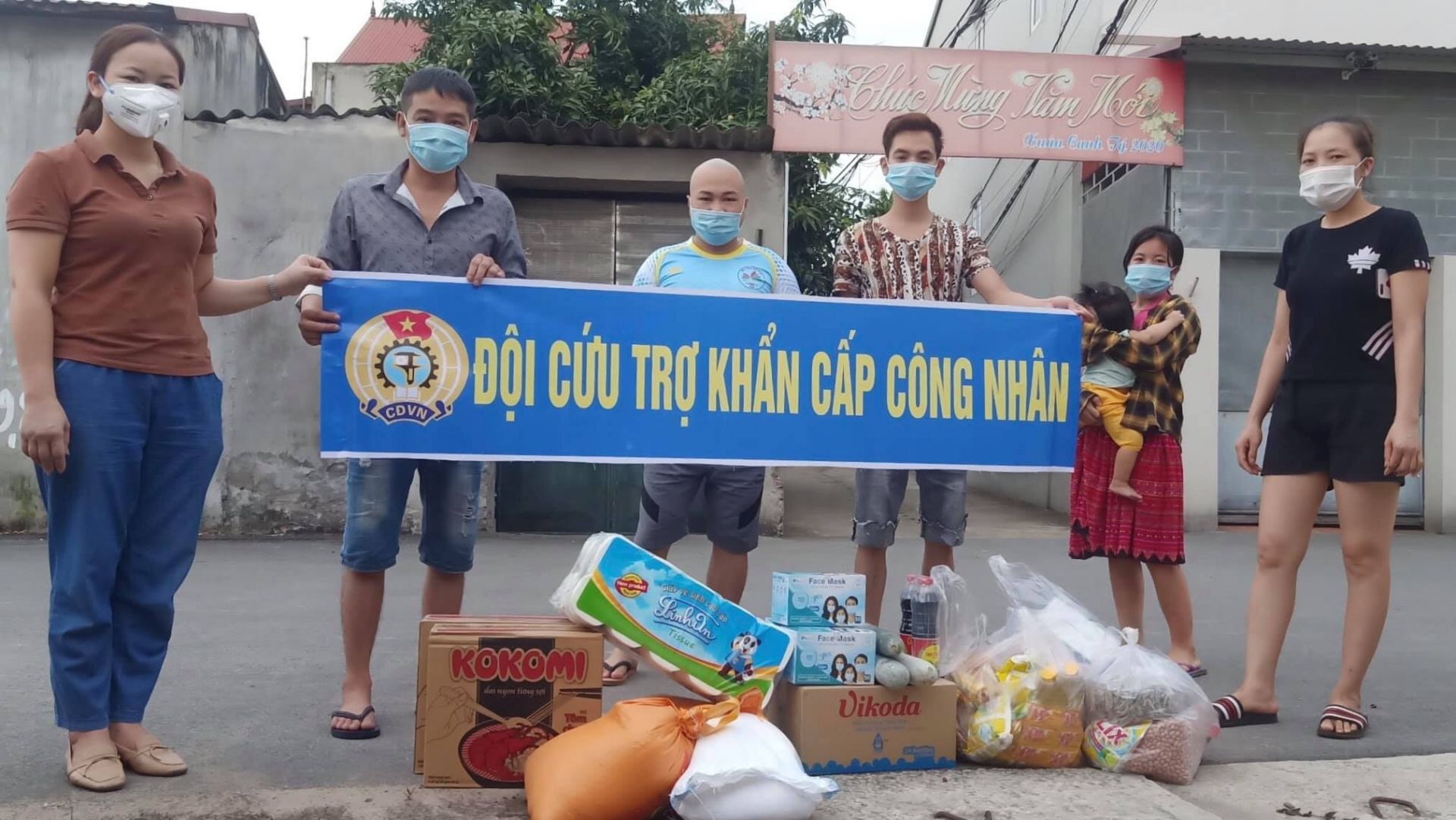 “Cháy máy”, “bỏng da” để cứu trợ công nhân khỏi thiếu đói vì dịch bệnh “Cháy máy”, “bỏng da” để cứu trợ công nhân khỏi thiếu đói vì dịch bệnh