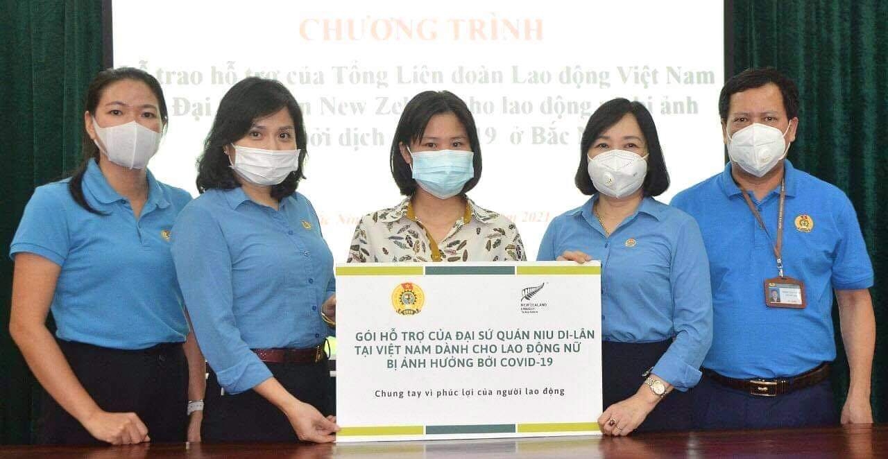 “Cảm ơn món quà của Đại sứ quán New Zealand đến với tôi lúc khó khăn” “Cảm ơn món quà của Đại sứ quán New Zealand đến với tôi lúc khó khăn”