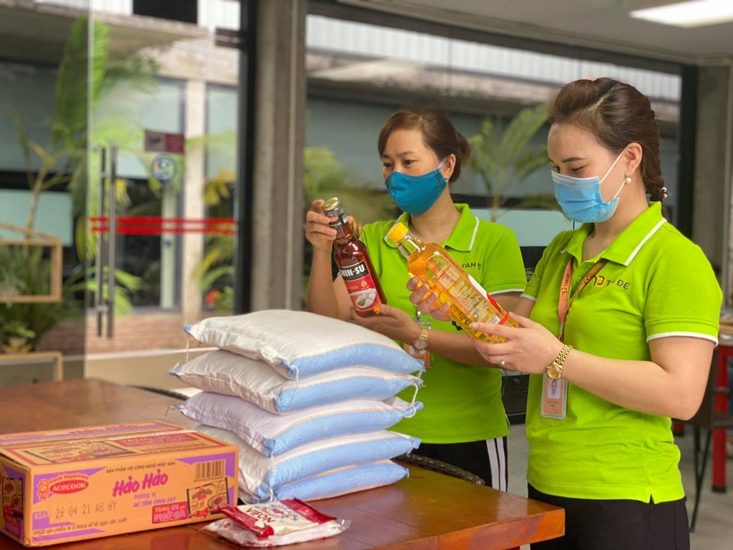 Chợ online trong nhà máy Chợ online trong nhà máy