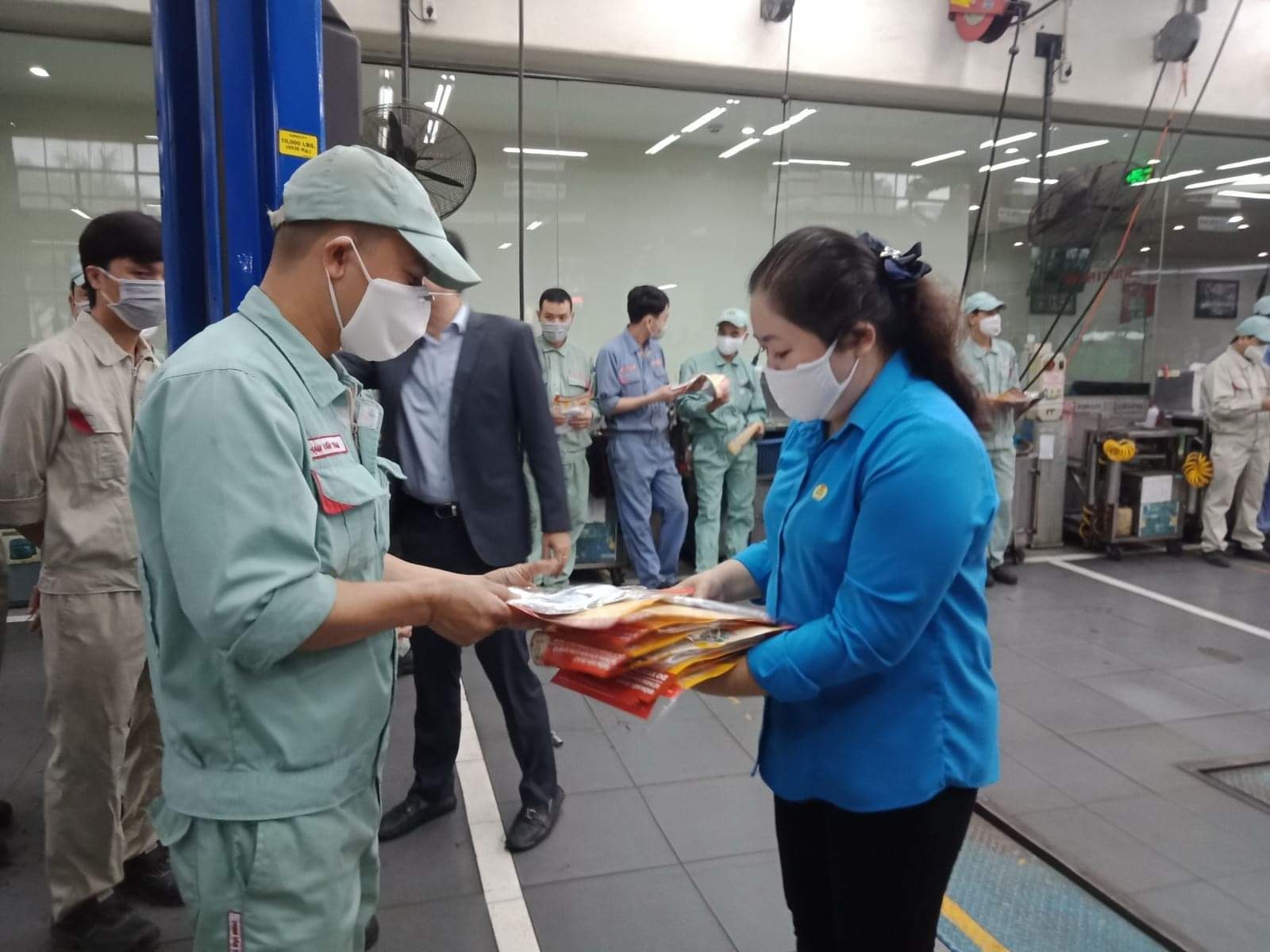 Lao động ảnh hưởng bởi dịch Covid-19 chỉ cần tham gia BHXH bắt buộc là được xét hỗ trợ