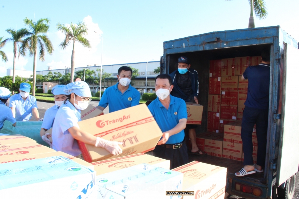 Tặng hơn 3.000 lọ viên muối tinh cho người lao động trong khu cách ly Tặng hơn 3.000 lọ viên muối tinh cho người lao động trong khu cách ly