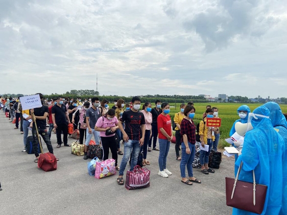 Không để doanh nghiệp và lao động phải thêm thủ tục hưởng hỗ trợ Covid-19 Không để doanh nghiệp và lao động phải thêm thủ tục hưởng hỗ trợ Covid-19