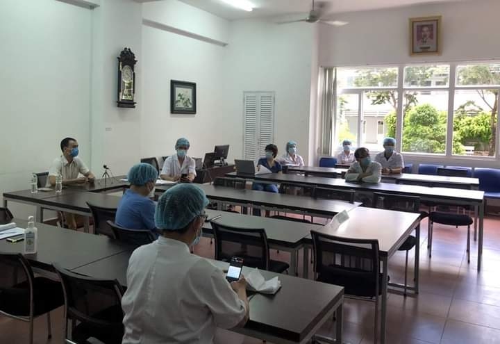 Bác sĩ giúp nhau “trị bệnh” tâm lý tại tâm dịch Đà Nẵng 5939 z2011995690363 37061dea5e4a500ed329f31b906b8b8a