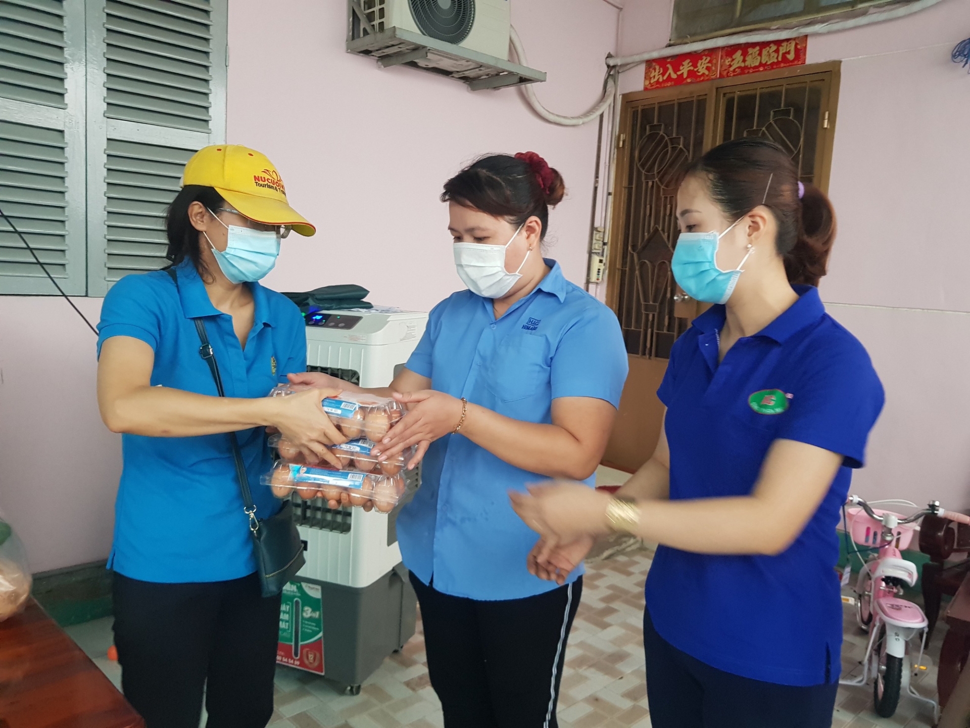 Cán bộ công đoàn vừa là nguồn tin chính xác, vừa kể câu chuyện xúc động trong đại dịch Cán bộ công đoàn vừa là nguồn tin chính xác, vừa kể câu chuyện xúc động trong đại dịch