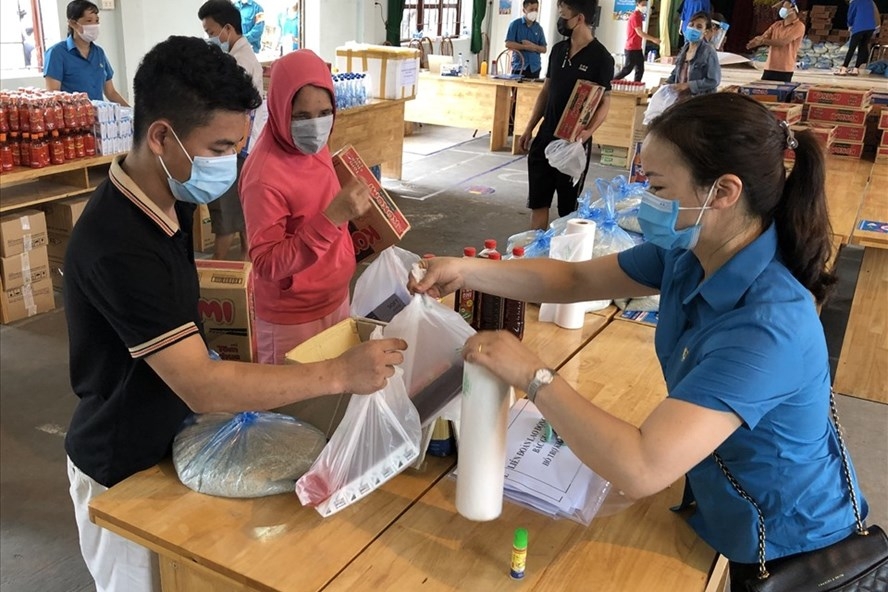 Công nhân cần nhận diện thông tin sai lệch gây khó khăn cho công tác phòng, chống dịch Công nhân cần nhận diện thông tin sai lệch gây khó khăn cho công tác phòng, chống dịch