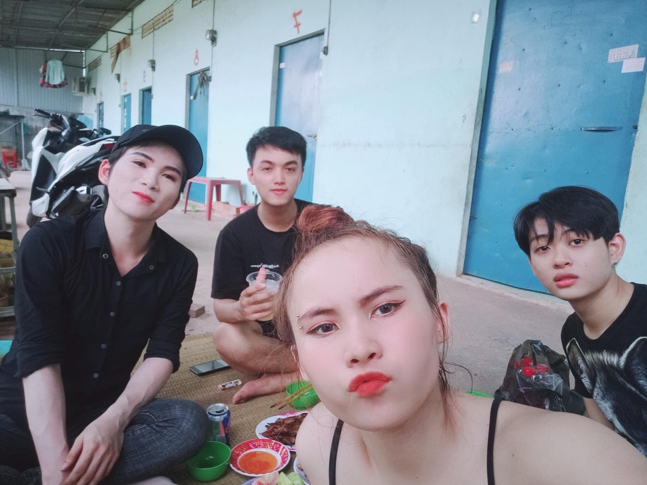 Nam công nhân 15 năm gồng mình vượt qua nỗi mặc cảm “giới tính thứ 3”