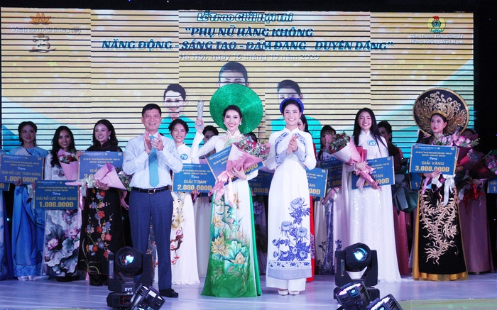Khích lệ lao động nữ vừa đẹp, duyên dáng vừa lao động giỏi Khích lệ lao động nữ vừa đẹp, duyên dáng vừa lao động giỏi