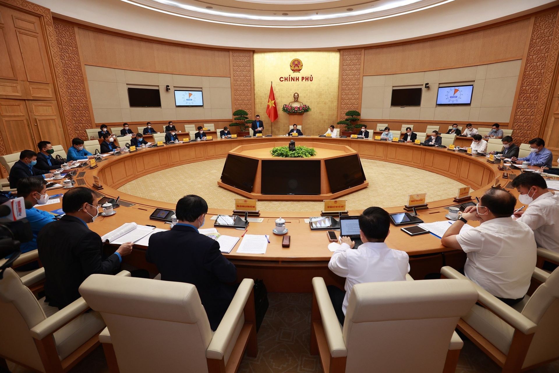 Thủ tướng Chính phủ làm việc với Tổng LĐLĐ Việt Nam