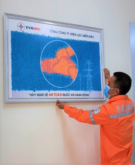 Công nghệ số giúp người lao động làm việc an toàn hơn