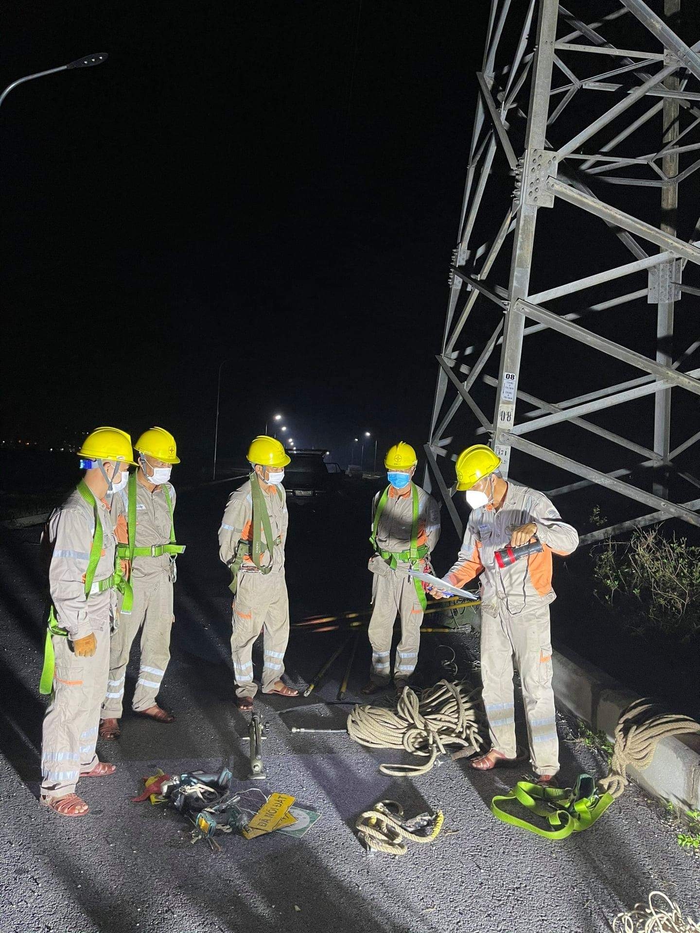 Công nghệ số giúp người lao động làm việc an toàn hơn