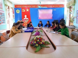 trao hoc bong va dong vien con cong nhan kho khan hoc gioi