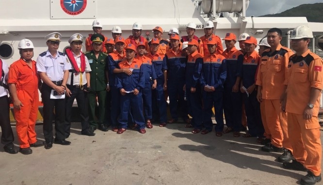 Thuyền trưởng tử vong, 10 thuyền viên may mắn thoát nạn ở biển Quy Nhơn thuyen truong tu vong 10 thuyen vien may man thoat nan o bien quy nhon
