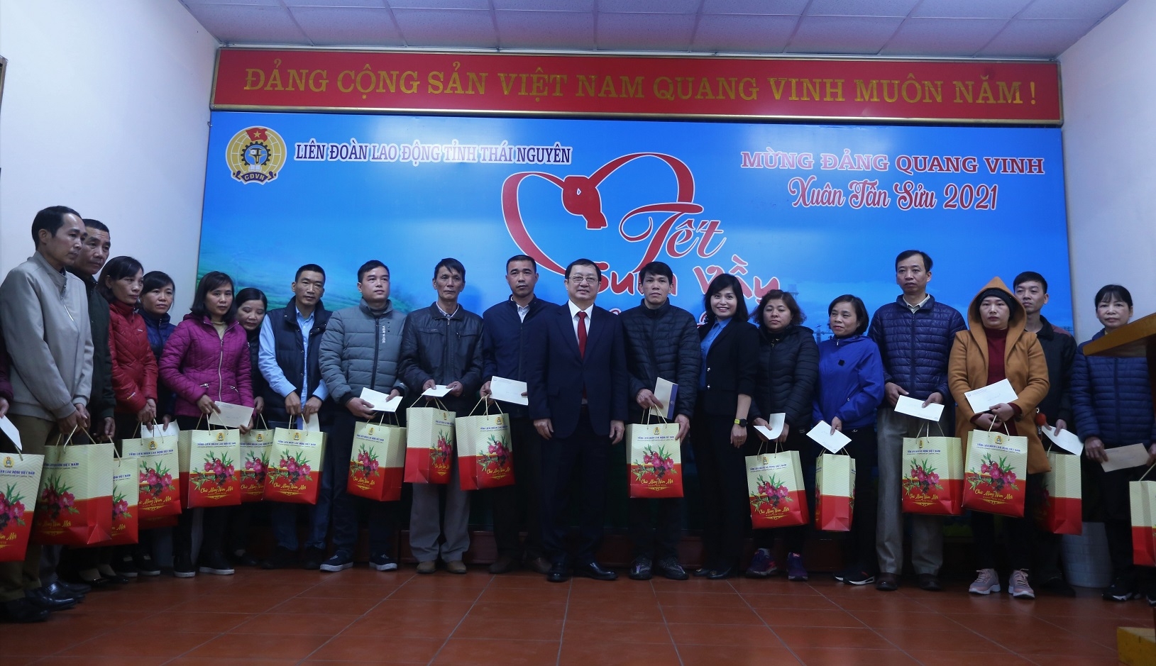Hỗ trợ đoàn viên, người lao động khó khăn do dịch bệnh Covid-19