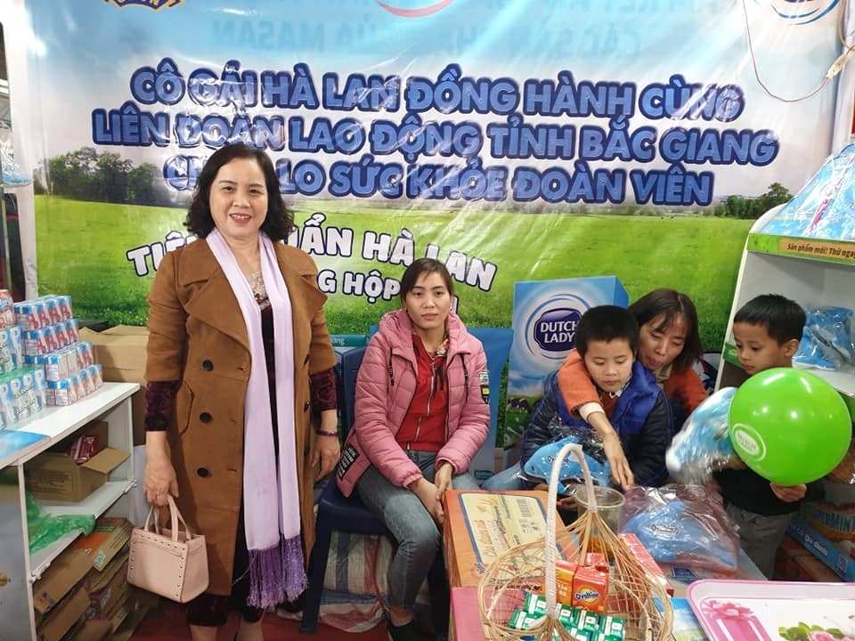 “Gian hàng 0 đồng” và tặng 3.000 suất quà cho công nhân khó khăn “Gian hàng 0 đồng” và tặng 3.000 suất quà cho công nhân khó khăn