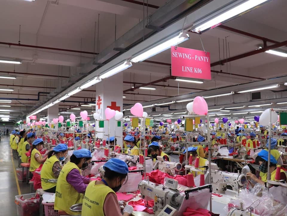“Gian hàng 0 đồng” và tặng 3.000 suất quà cho công nhân khó khăn “Gian hàng 0 đồng” và tặng 3.000 suất quà cho công nhân khó khăn