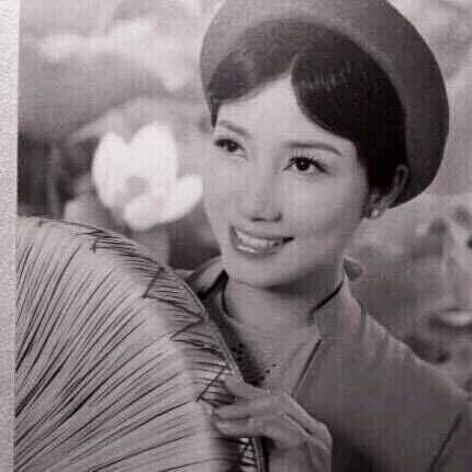 “Tôi muốn giữ gìn bản sắc dân tộc qua trang phục truyền thống” “Tôi muốn giữ gìn bản sắc dân tộc qua trang phục truyền thống”