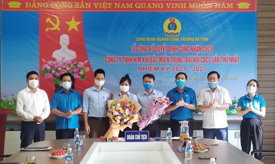 Công đoàn Hà Tĩnh kết nạp 3.386 đoàn viên trong Tháng Công nhân Công đoàn Hà Tĩnh kết nạp 3.386 đoàn viên trong Tháng Công nhân