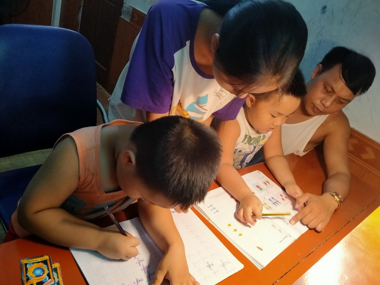 Phía sau hạnh phúc gia đình