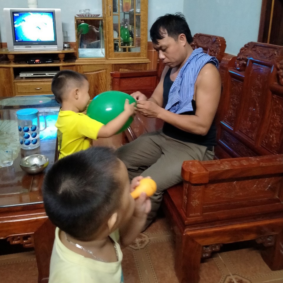 Phía sau hạnh phúc gia đình