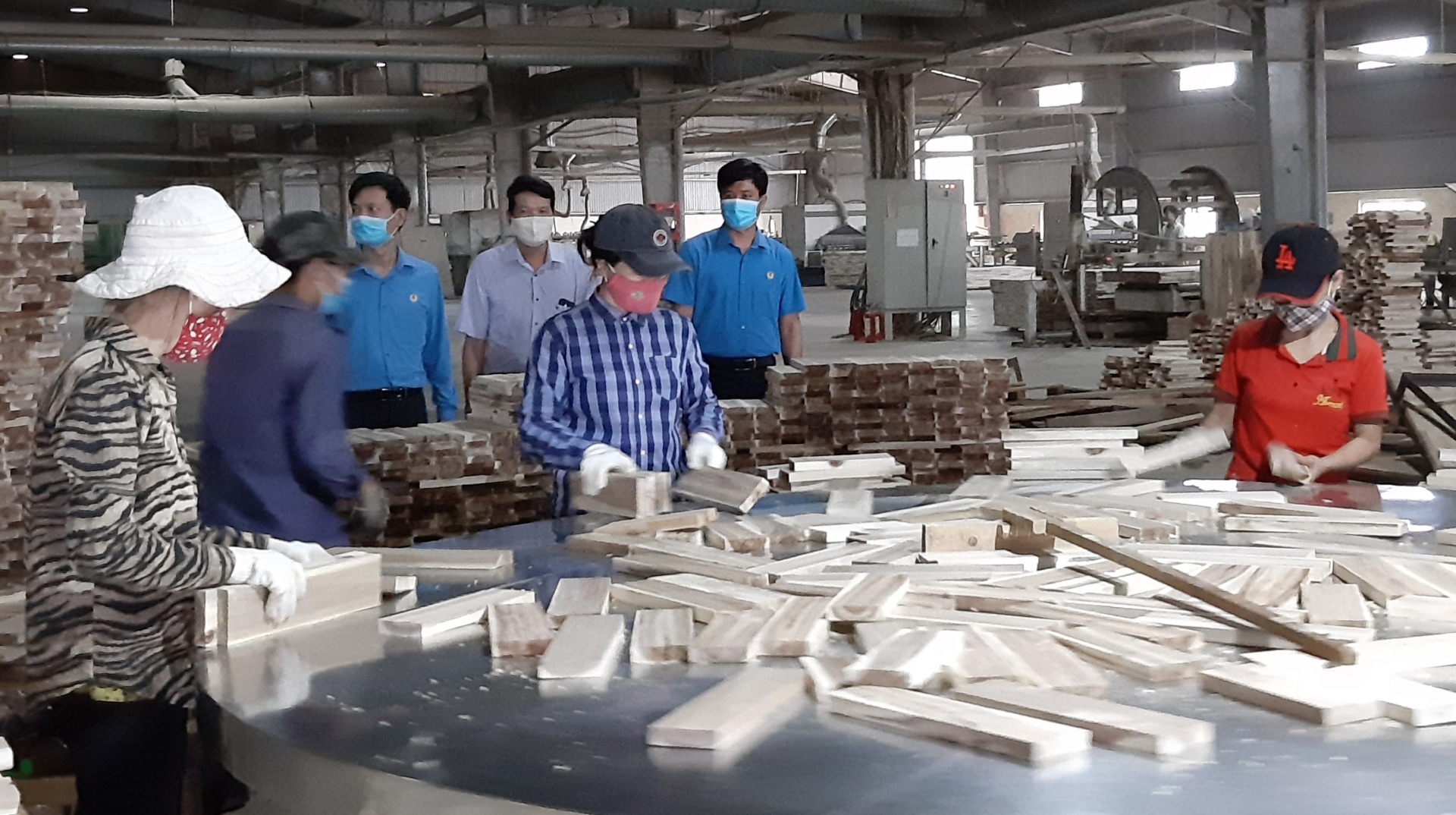 Công đoàn KKT tỉnh Quảng Bình tăng cường hướng dẫn doanh nghiệp phòng chống dịch bện