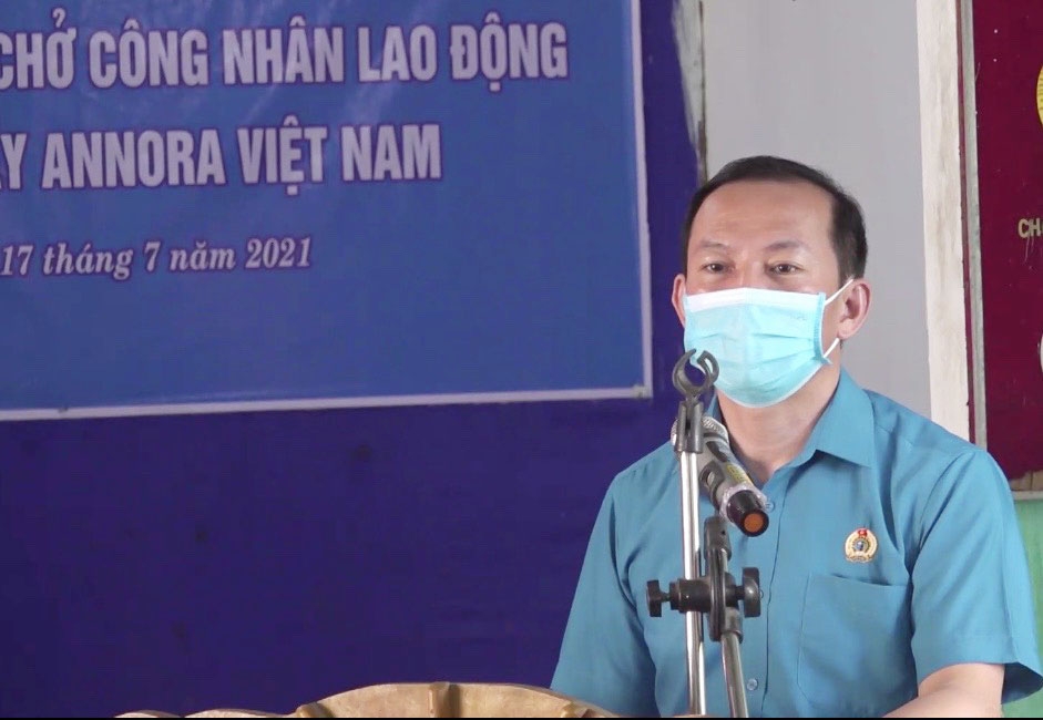 LĐLĐ Thanh Hóa triển khai mô hình Tổ an toàn Covid-19 lưu động trên xe ô tô chở CNLĐ LĐLĐ Thanh Hóa triển khai mô hình Tổ an toàn Covid-19 lưu động trên xe ô tô chở CNLĐ