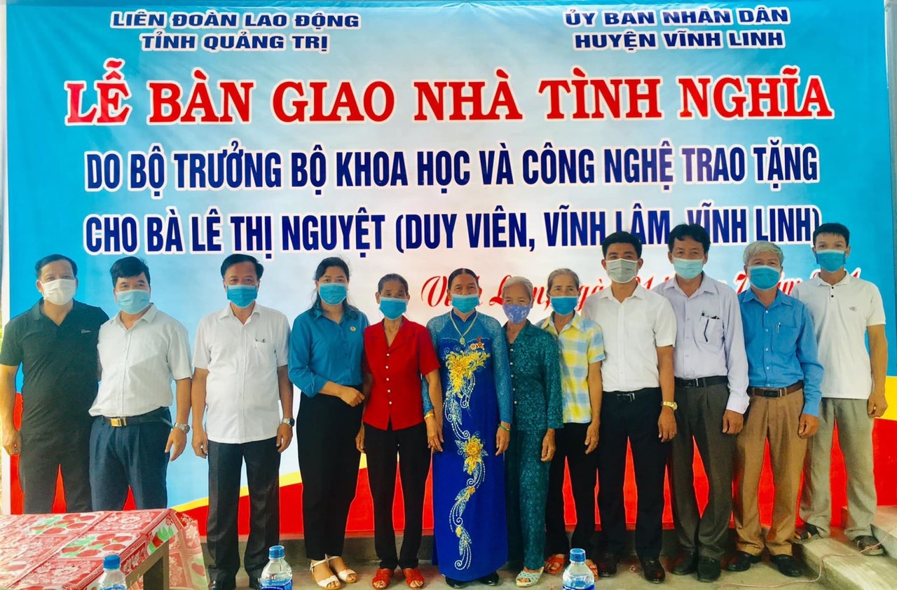 LĐLĐ tỉnh Quảng Trị dâng hương tưởng nhớ các anh hùng liệt sĩ