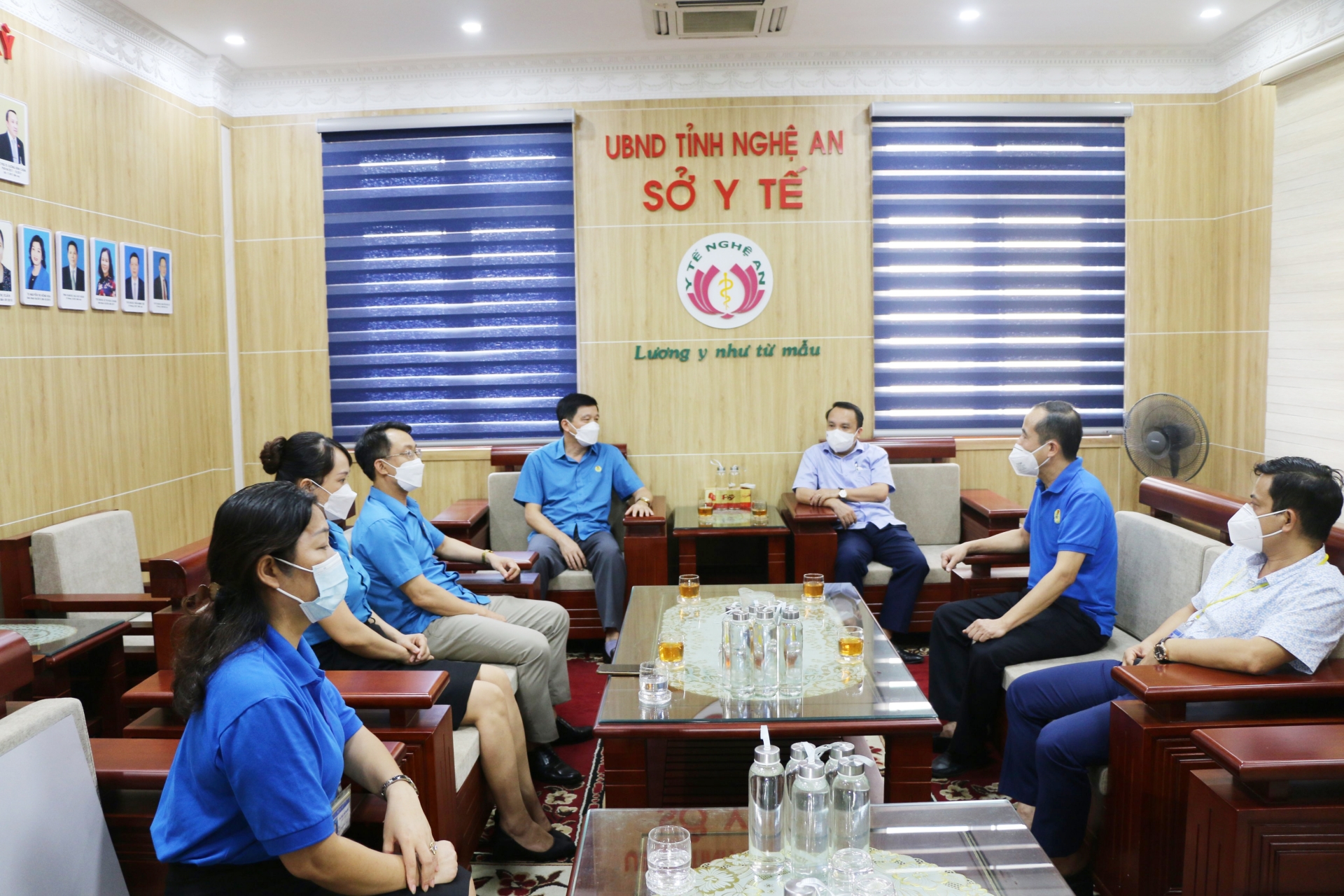 Hỗ trợ 201 triệu đồng cho nhân viên y tế Nghệ An đang làm nhiệm vụ ở các tỉnh phía Nam Hỗ trợ 201 triệu đồng cho nhân viên y tế Nghệ An đang làm nhiệm vụ ở các tỉnh phía Nam