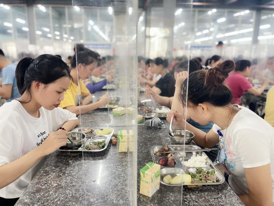 Nghệ An: Công nhân lao động yên tâm '3 tại chỗ