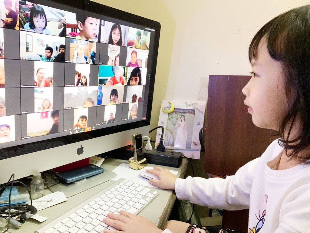 Phó Thủ tướng Chính phủ Vũ Đức Đam yêu cầu giảm tải chương trình học trực tuyến Phó Thủ tướng Chính phủ Vũ Đức Đam yêu cầu giảm tải chương trình học trực tuyến