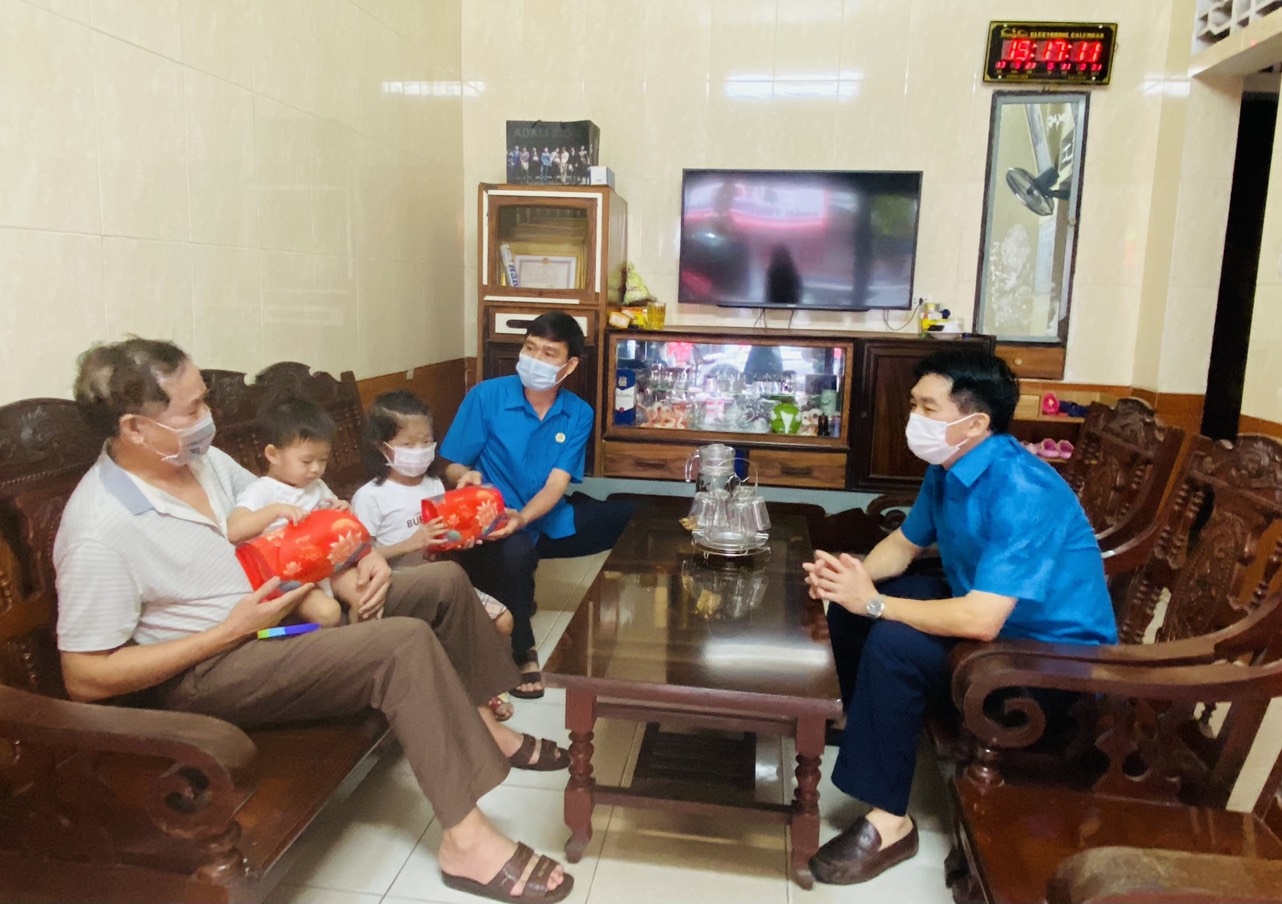 Công đoàn Hà Tĩnh đưa Tết Trung thu đến với con đoàn viên, người lao động