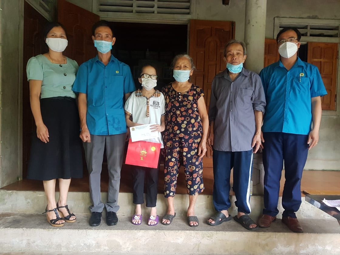 Công đoàn Hà Tĩnh đưa Tết Trung thu đến với con đoàn viên, người lao động