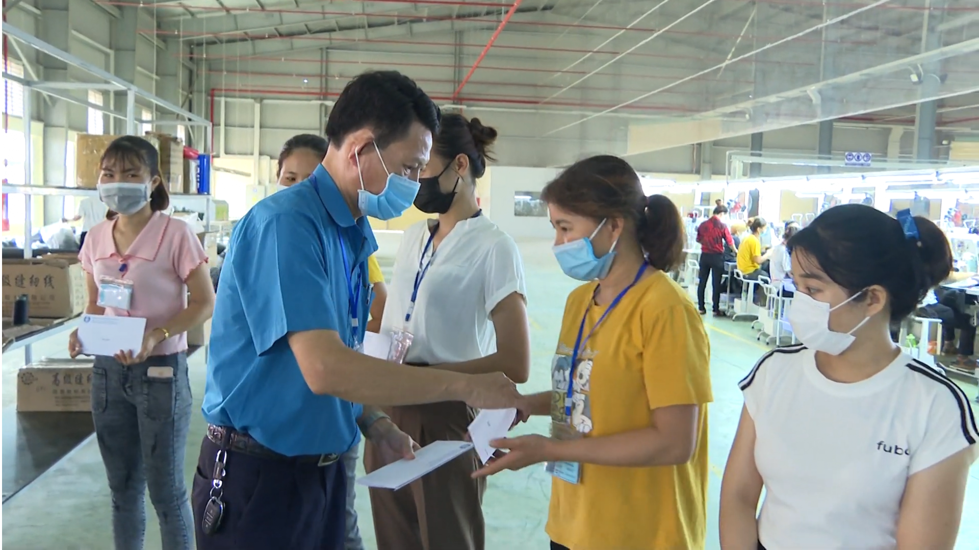 Công đoàn Nghệ An hỗ trợ hơn 1,7 tỷ đồng cho đoàn viên, NLĐ ảnh hưởng bởi dịch bệnh Công đoàn Nghệ An hỗ trợ hơn 1,7 tỷ đồng cho đoàn viên, NLĐ ảnh hưởng bởi dịch bệnh