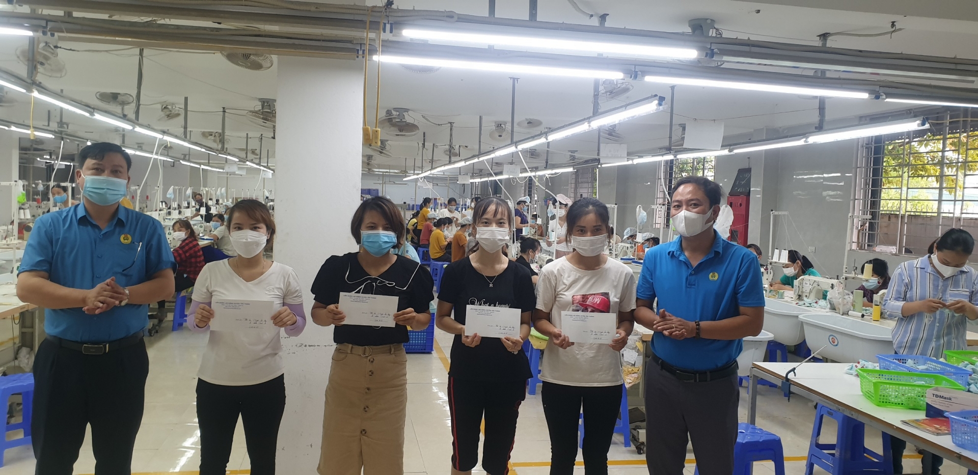 Công đoàn Nghệ An chi hỗ trợ khẩn cấp cho người lao động bị ảnh hưởng bởi dịch Covid-19 Công đoàn Nghệ An chi hỗ trợ khẩn cấp cho người lao động bị ảnh hưởng bởi dịch Covid-19