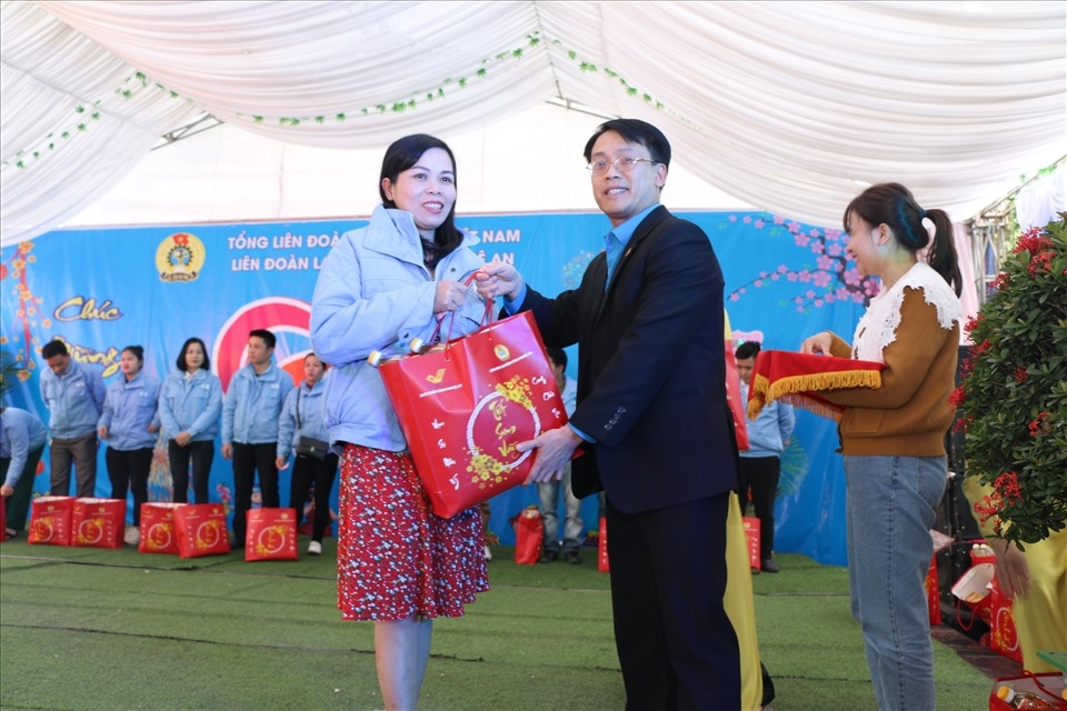 Công đoàn Nghệ An chung tay cùng doanh nghiệp chăm lo bảo vệ quyền, lợi ích cho người lao động.