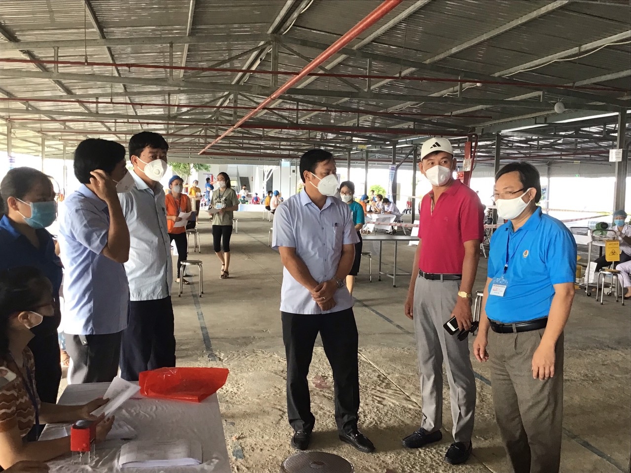 Gần 12.000 công nhân huyện Diễn Châu được tiêm phòng vắc xin Covid-19