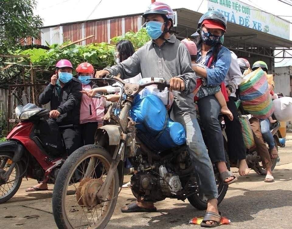 Người lao động Nghệ An tự phát về quê được cách ly như thế nào? Người lao động Nghệ An tự phát về quê được cách ly như thế nào?