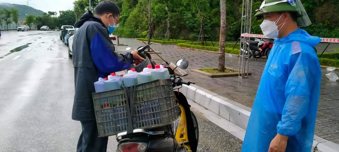 Người lao động Nghệ An tự phát về quê được cách ly như thế nào? Người lao động Nghệ An tự phát về quê được cách ly như thế nào?