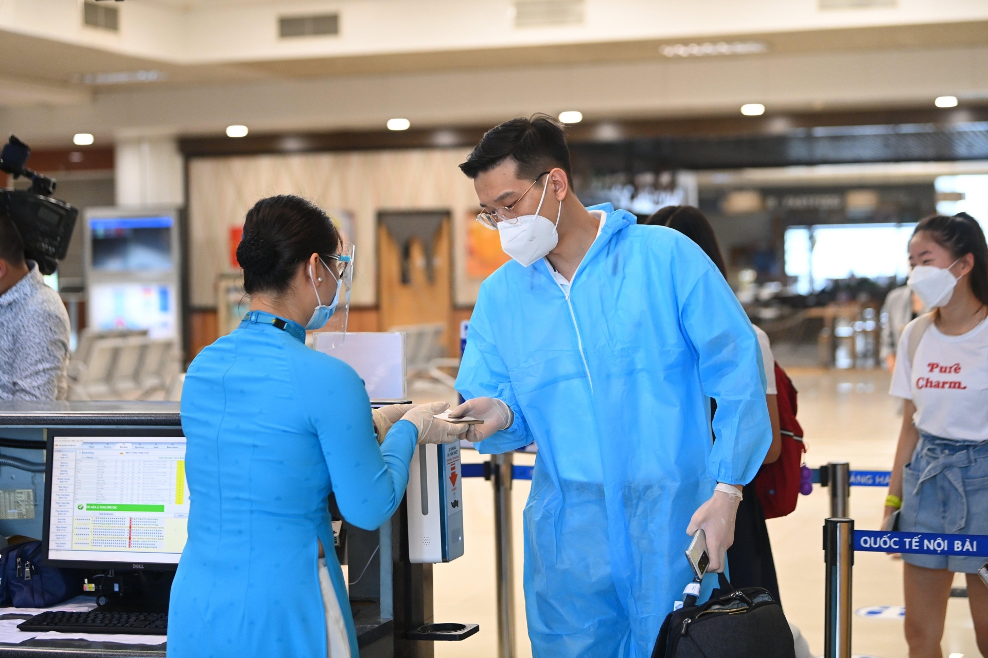 Hà Nội cho phép hành khách bay nội địa được theo dõi sức khỏe tại nhà Hà Nội cho phép hành khách bay nội địa được theo dõi sức khỏe tại nhà