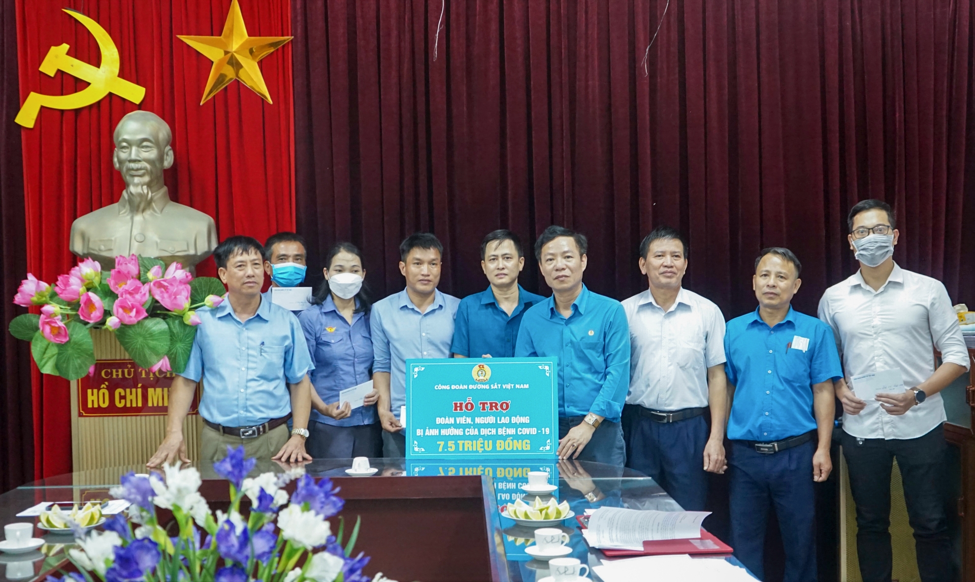 Công đoàn Đường sắt Việt Nam trao túi "an sinh công đoàn cho NLĐ khu vực Thanh Hóa, Nghệ An