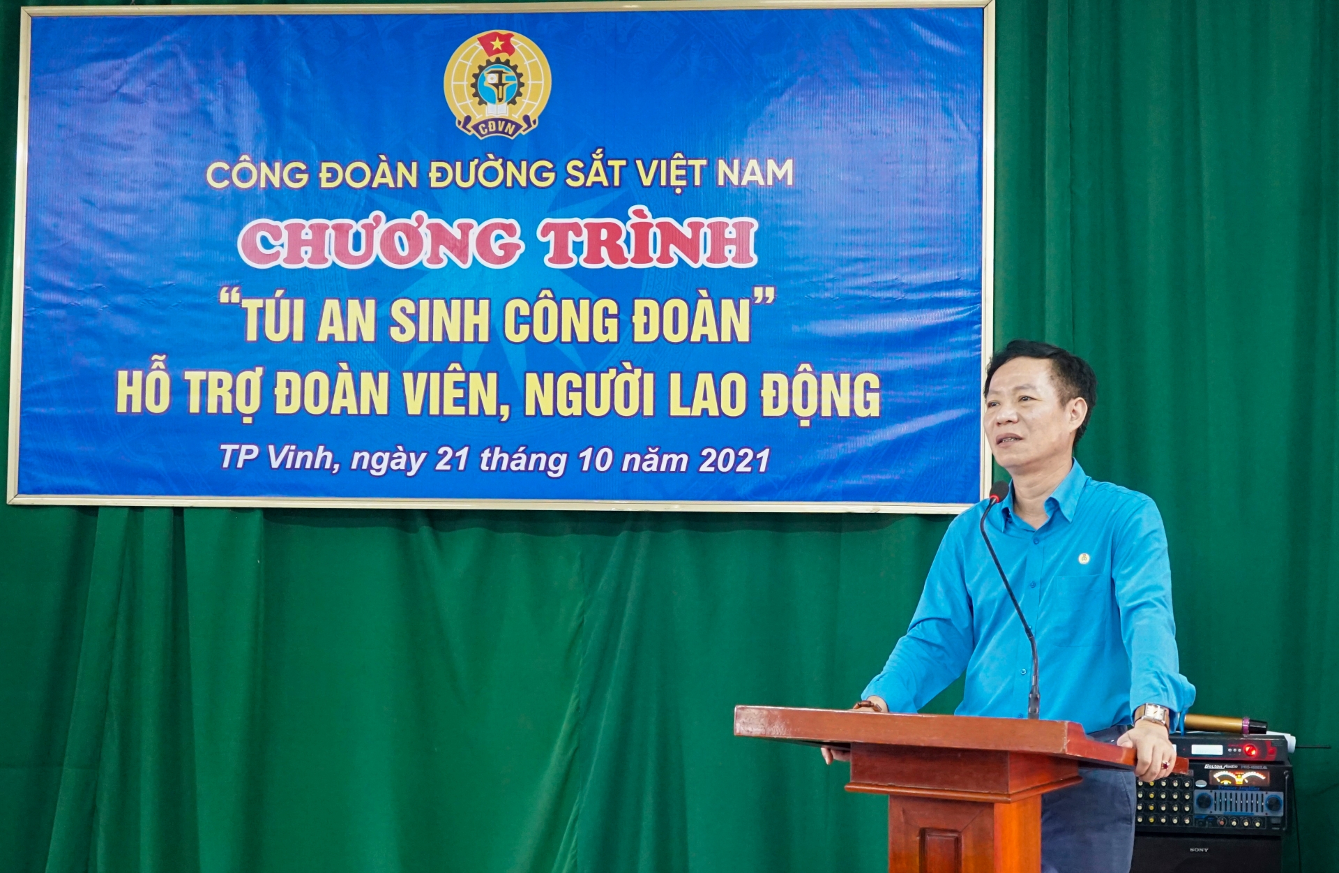 Công đoàn Đường sắt Việt Nam trao túi "an sinh công đoàn cho NLĐ khu vực Thanh Hóa, Nghệ An