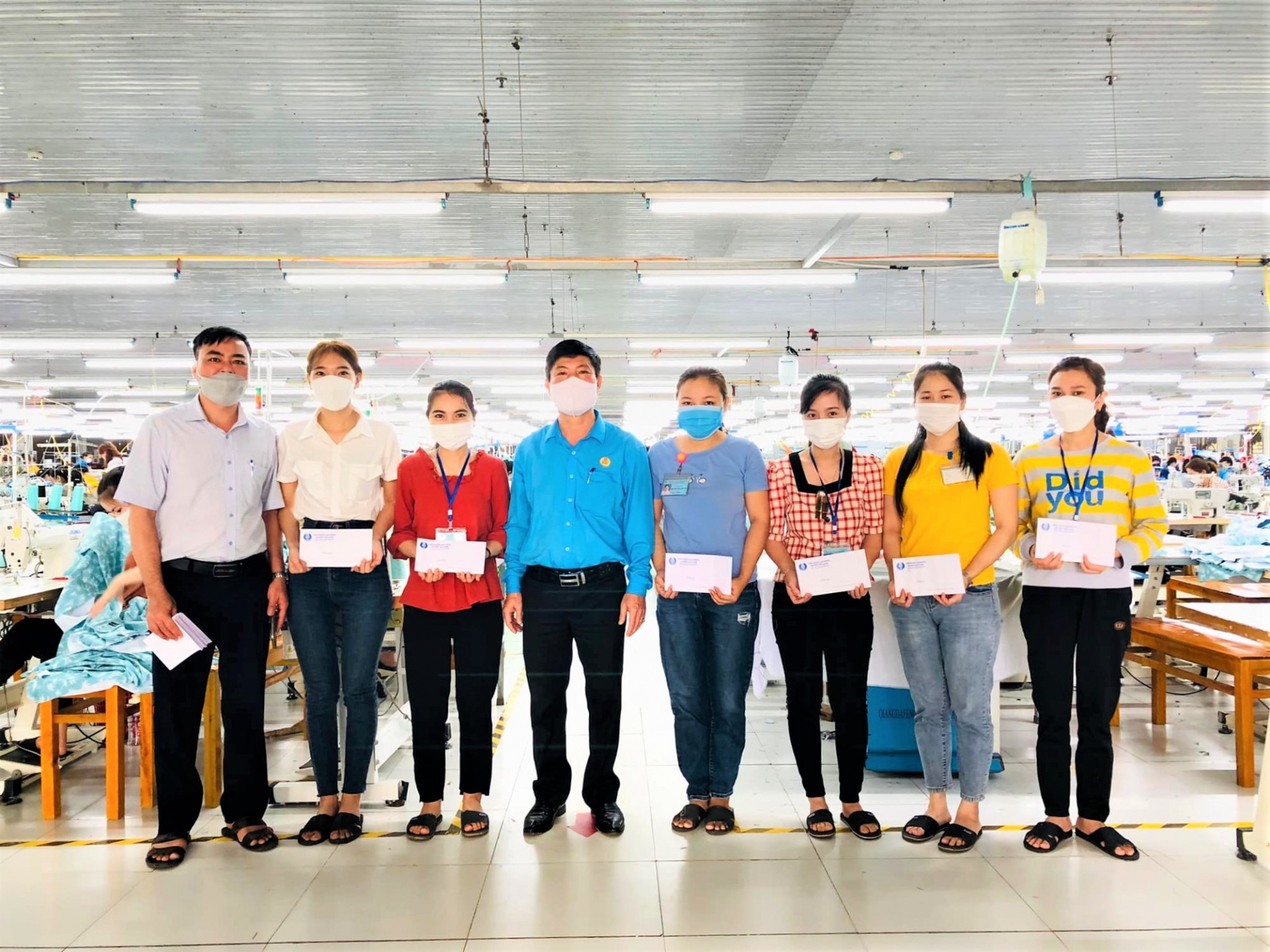 LĐLĐ Quảng Trị: Hơn 5,3 tỷ đồng chăm lo Tết cho đoàn viên, người lao động LĐLĐ Quảng Trị: Hơn 5,3 tỷ đồng chăm lo Tết cho đoàn viên, người lao động